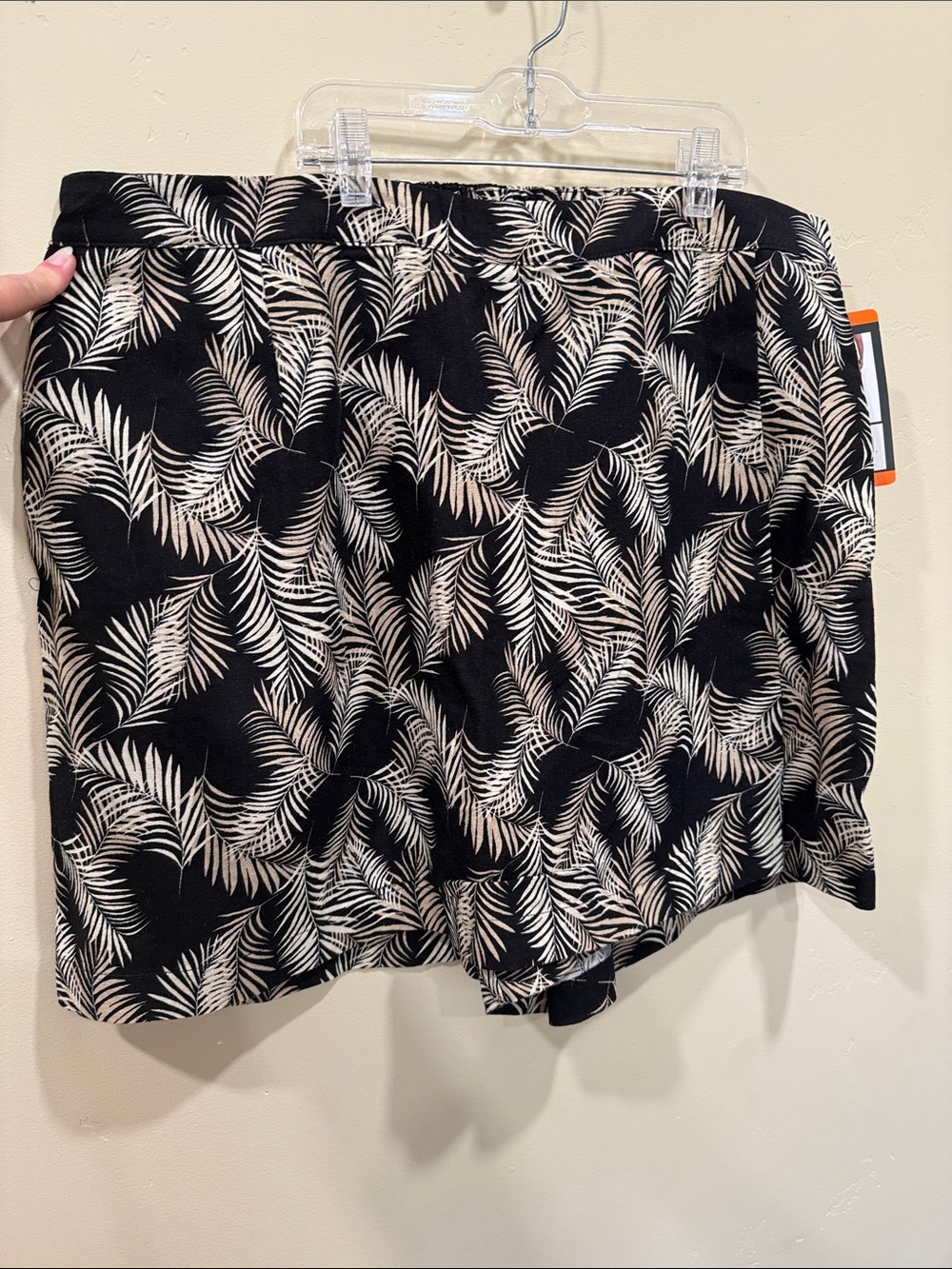 Ellen Tracy Black Palm-Print Skort with Cream Leaves